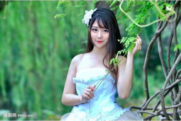 漫步西湖边，邂逅一抹杭州茶香